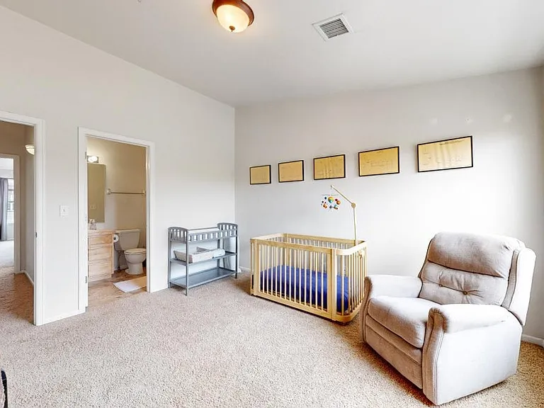1221 E Prospect Rd — Photo 15