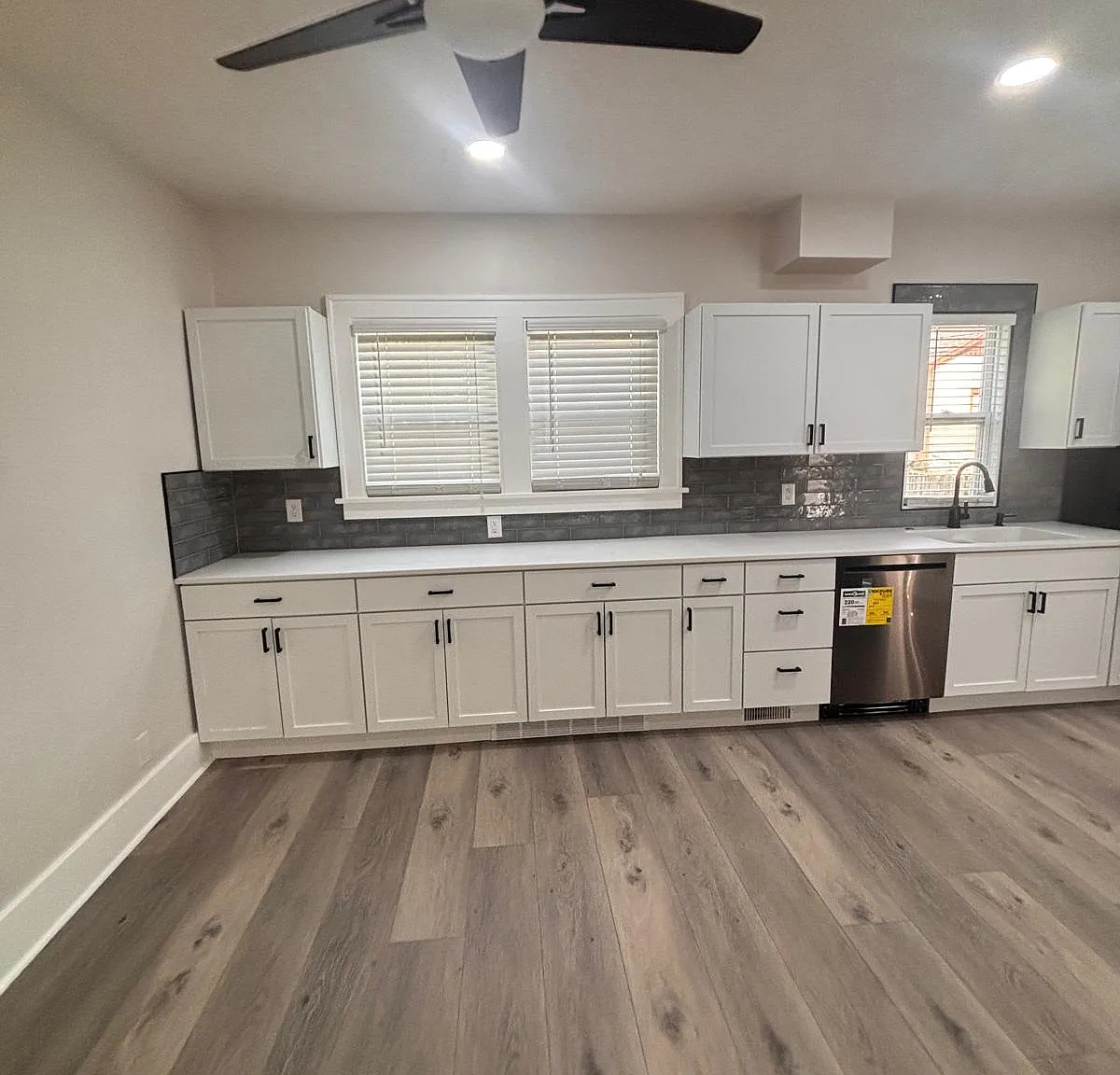 5 bed, 2200 sqft, $2,395 — Photo 3