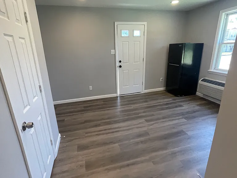 346 Hollis Ave — Photo 4