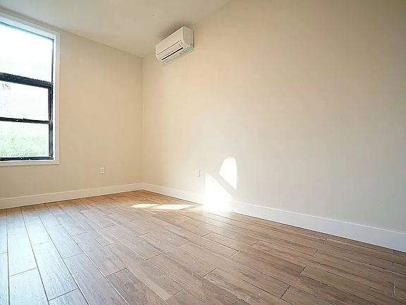 4th image of 370 Evergreen Ave #Penthouse