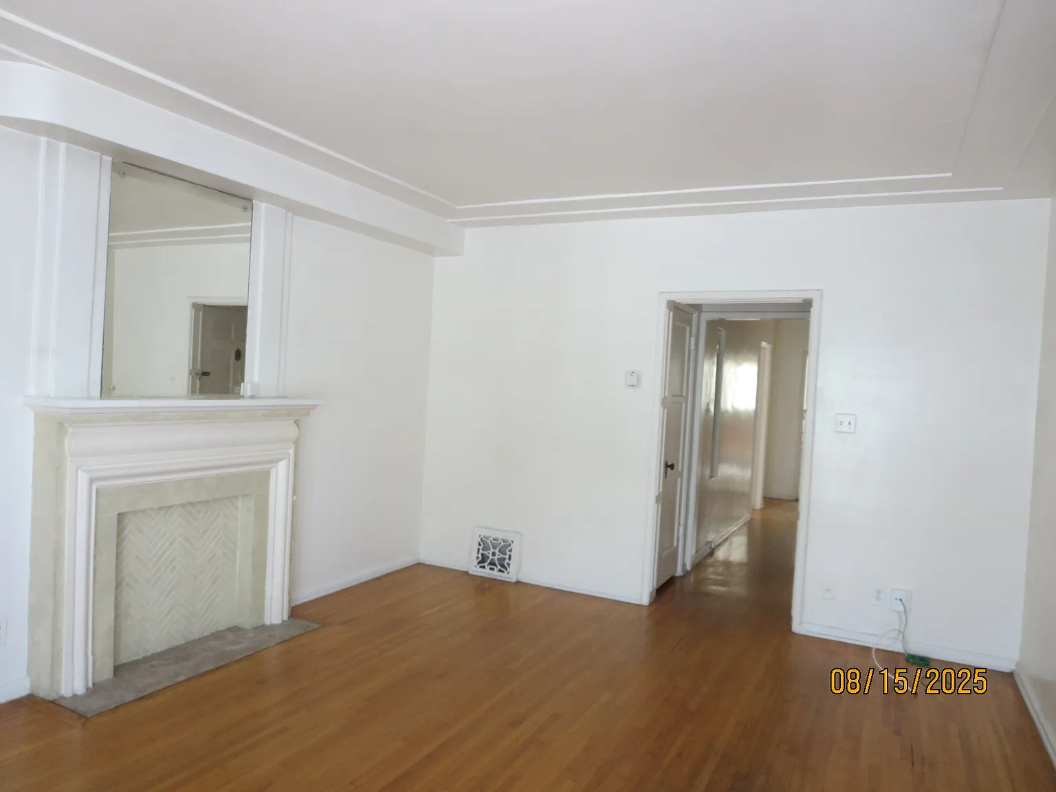 2 bed, 700 sqft, $2,575 — Photo 2