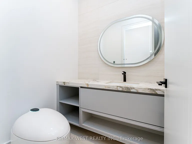510 Wellington Cres — Photo 38