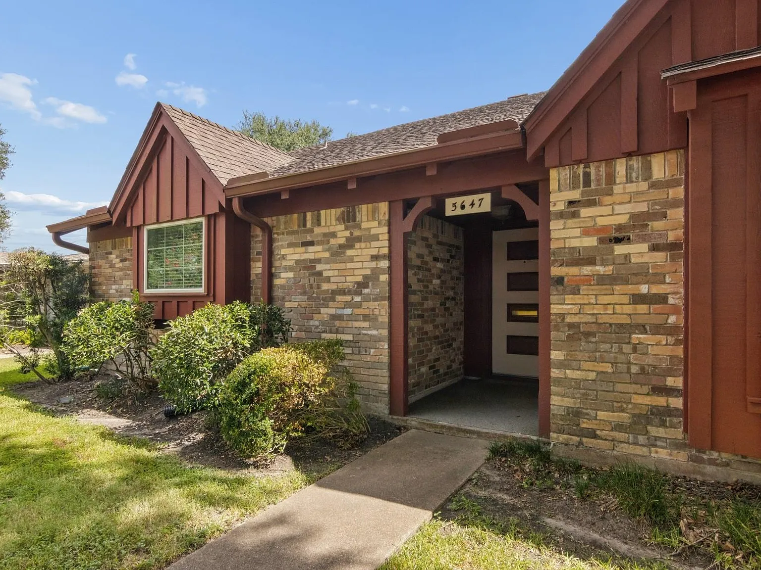 3 bed, 2.0 bath, 1997 sqft, $2,600 — Photo 3