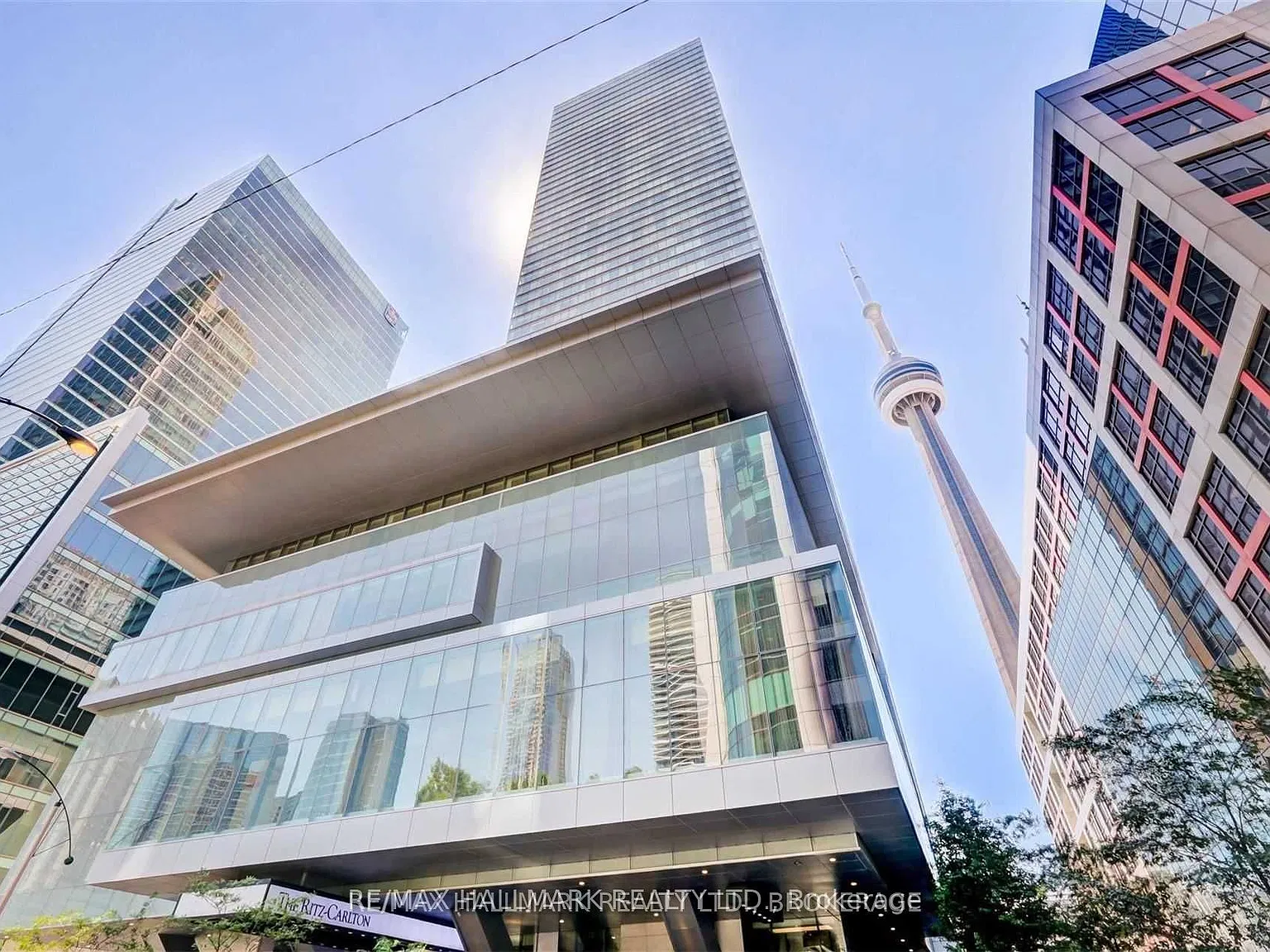 183 Wellington St W — Photo 1