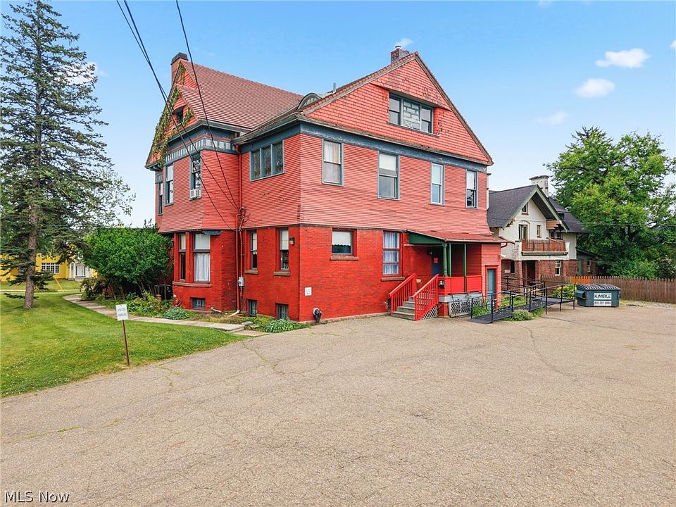 37th image of 1435 Market Ave N