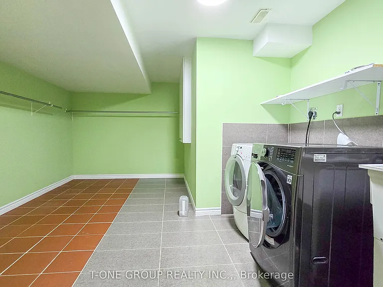 106 Castleglen Blvd — Photo 32