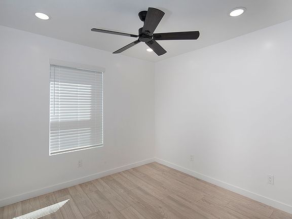 5th image of 3025 Luna Ave #0