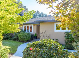 1082 Newport Ave, Oak Bay, BC V8S 5E3