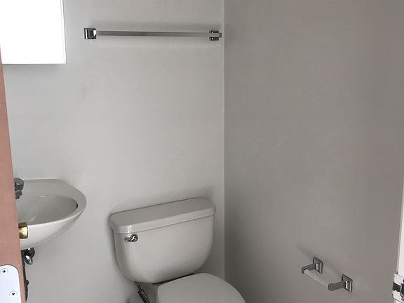 4th image of 2758 Jackson St APT 3