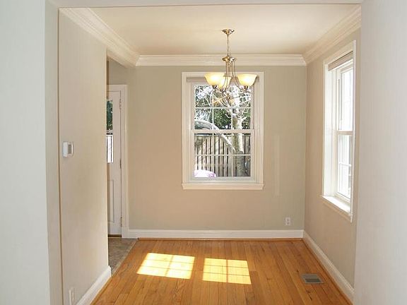 5th image of 3519 S Stafford St #B