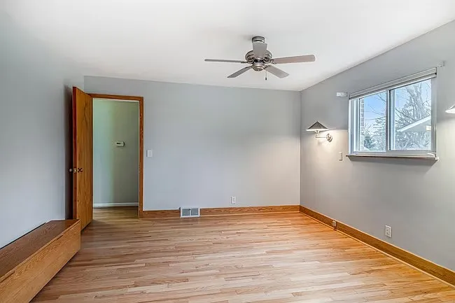 115 Gralake Ave — Photo 3