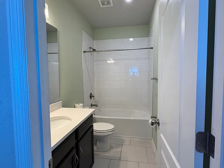 Upstairs full bathroom