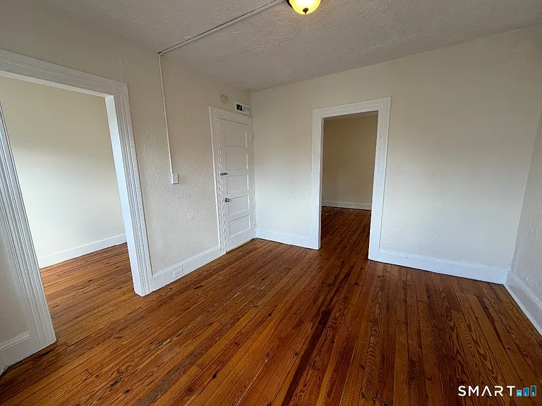 120 Rennell St — Photo 5