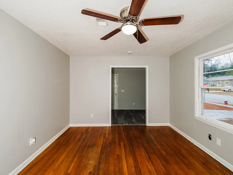 524439_019_living_room_13458599.jpg
