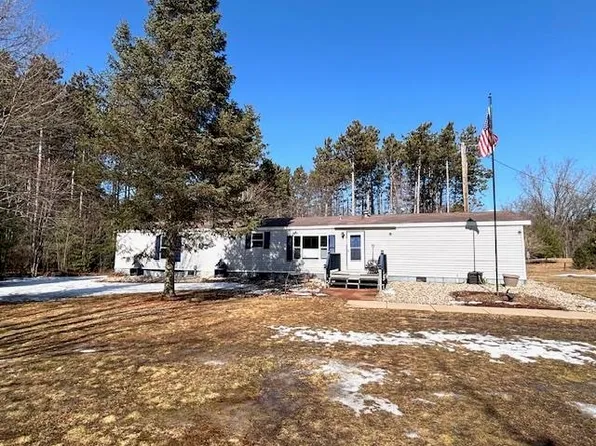 N1827 Shambeau Ct, Waupaca, WI 54981