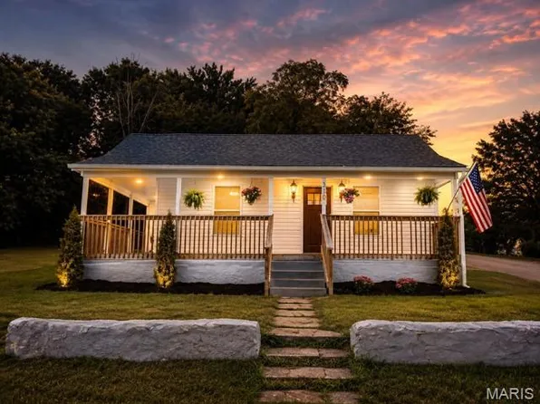310 Donaldson St, De Soto, MO 63020