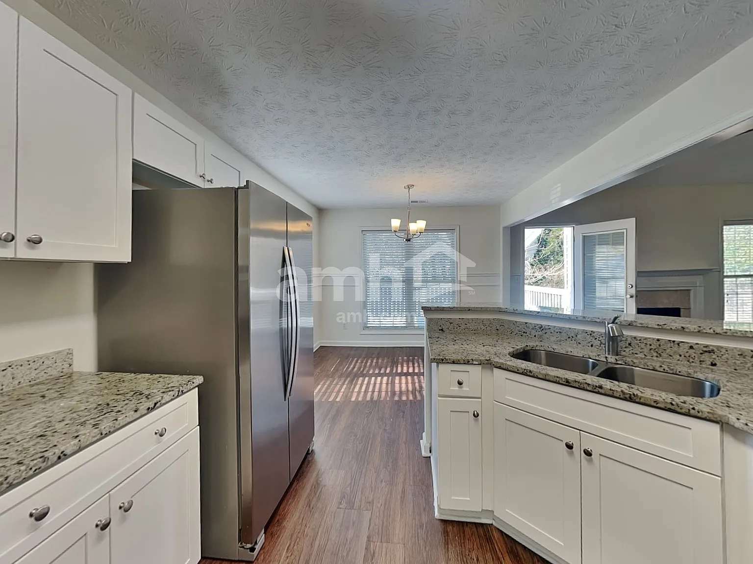 4 bed, 2.5 bath, 2092 sqft, $2,470 — Photo 3