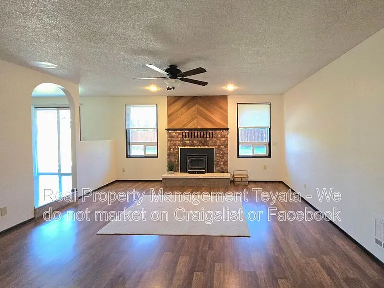1453 Hillspring Rd — Photo 5