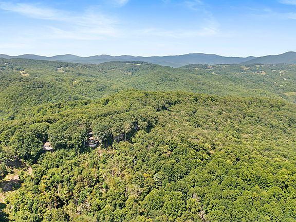 5th image of 820 Pine Ridge Rd