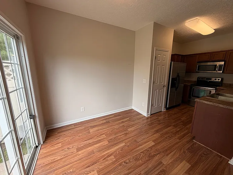 8115 Valley Oak Dr — Photo 9