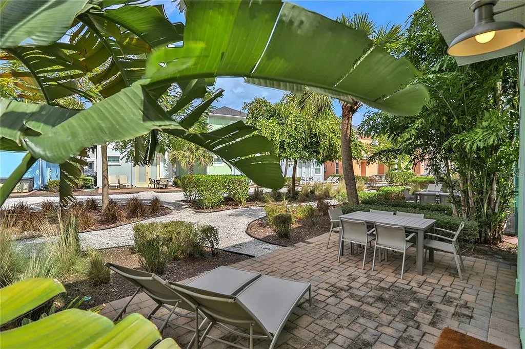 3 bed, 3.0 bath, 1410 sqft, $3,300 — Photo 2