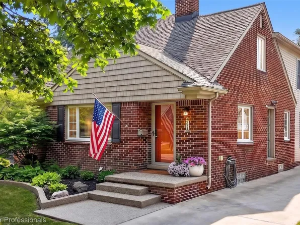 2666 Windemere Rd, Birmingham, MI 48009