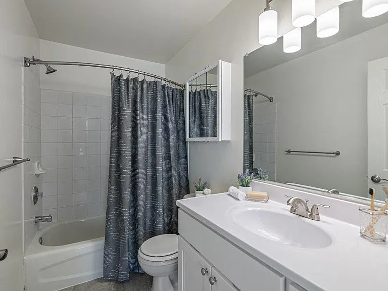 Mews at Annandale Townhomes — Photo 10