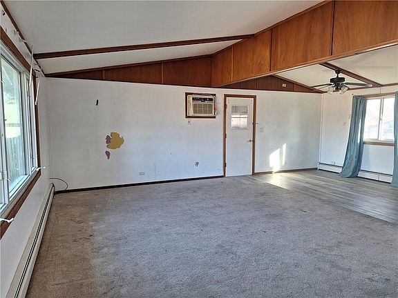 2nd image of 820 Meadow Ln