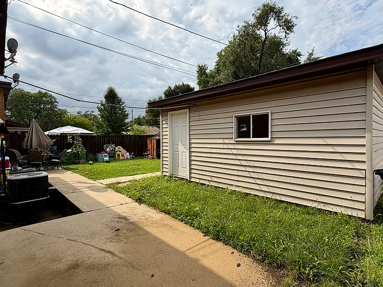 27W106 Cooley Ave — Photo 21