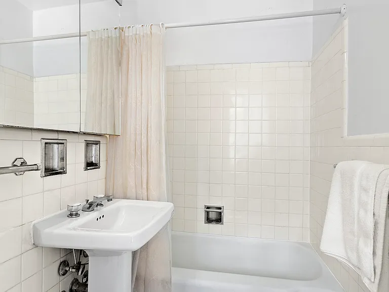 30 E 9th St #6I — Photo 6