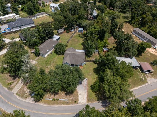 165 Palmetto Ave, Freeport, FL 32439