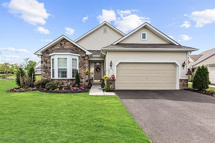 1st image of 10 Winding River Ct