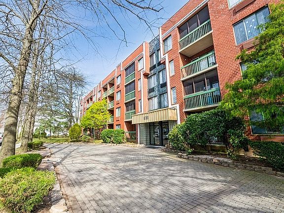 3rd image of 121 Wellington Ct APT 1C