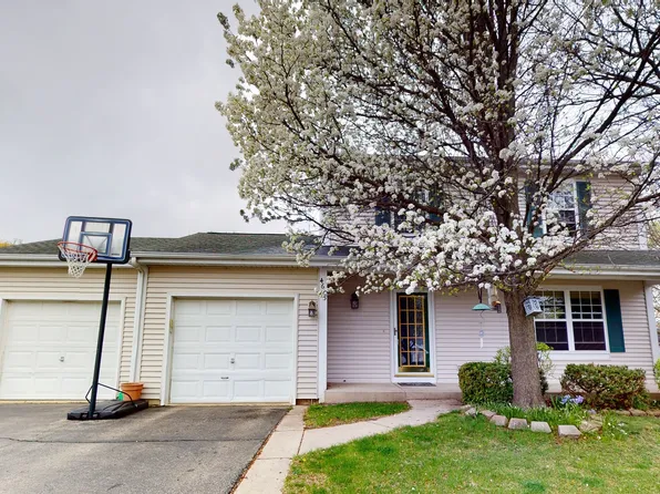 4605 Vista Dr, Island Lake, IL 60042