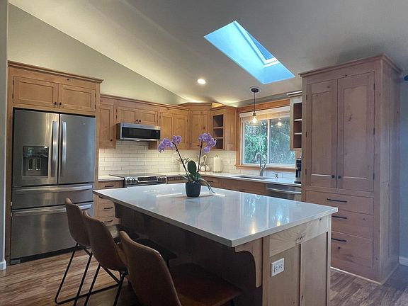 3rd image of 9301 NE 14th Way
