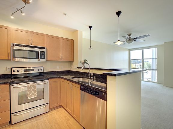 4th image of 118 107th Ave NE Unit B108