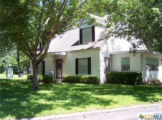 106 W 12th St #TOWNHOUSE, Cameron, TX 76520