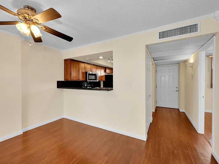 118 Royal Park Dr #4G — Photo 5