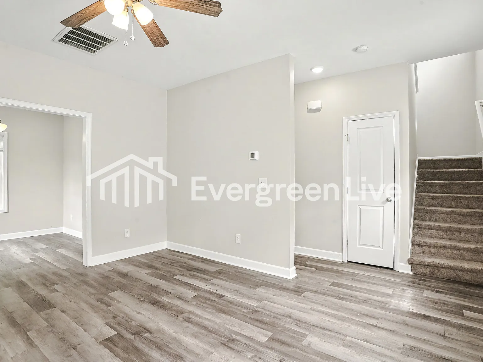 3 bed, 2.5 bath, 1300 sqft, $1,545 — Photo 4