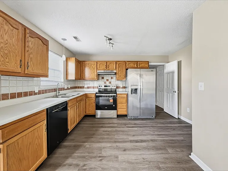 18987 Prairie Crossing Dr — Photo 3