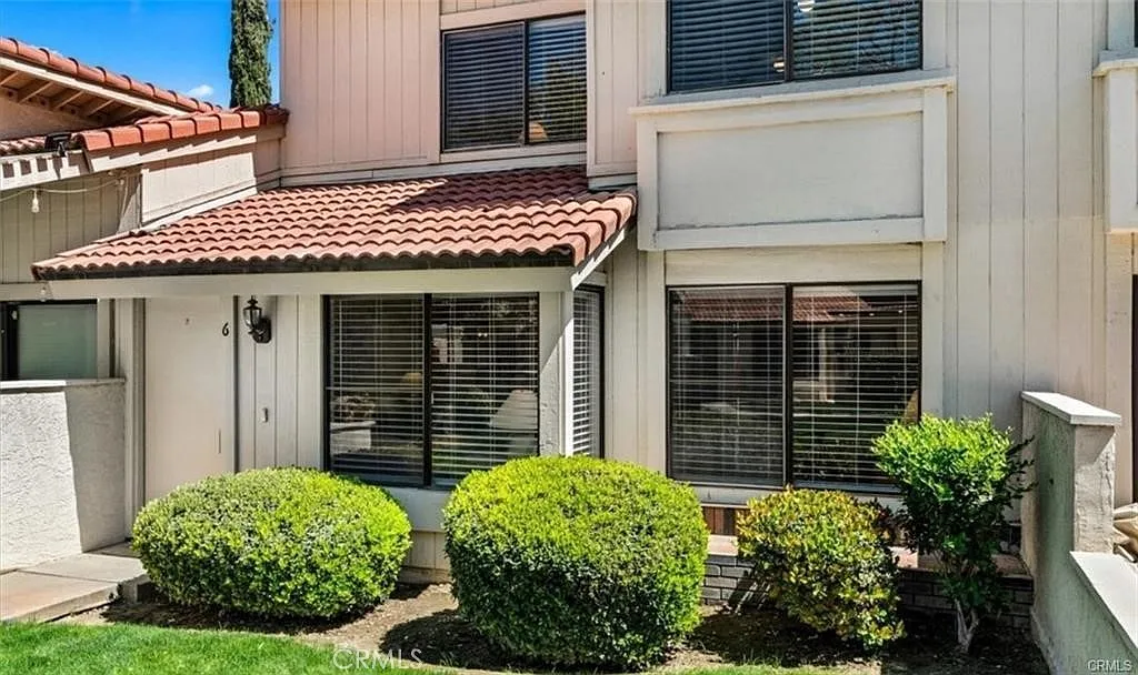 4 bed, 2.5 bath, 1551 sqft, $3,500 — Photo 1