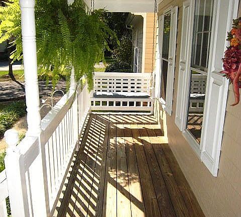 COUNTRY FRONT PORCH