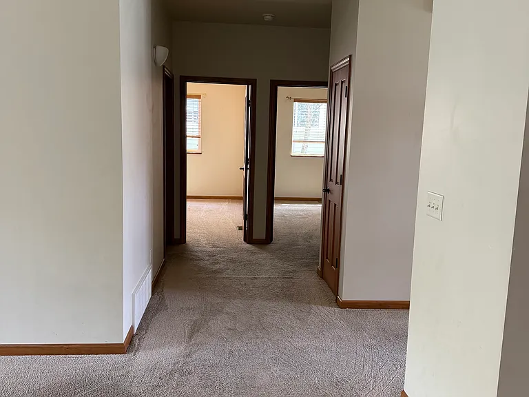 246 S Hanley Ave — Photo 7