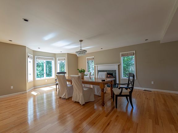 2nd image of 265 Palisades Cir