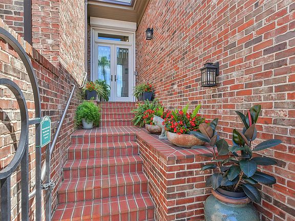 4th image of 7109 Broadway St