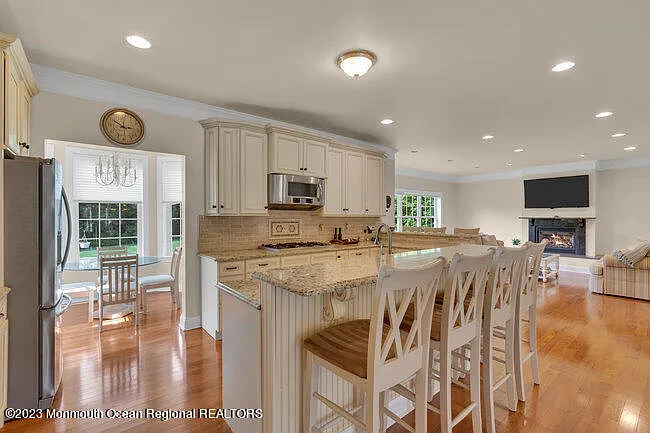 42 Pitney Ave — Photo 16