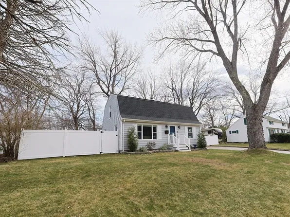23 Linden St, Oxford, MA 01540