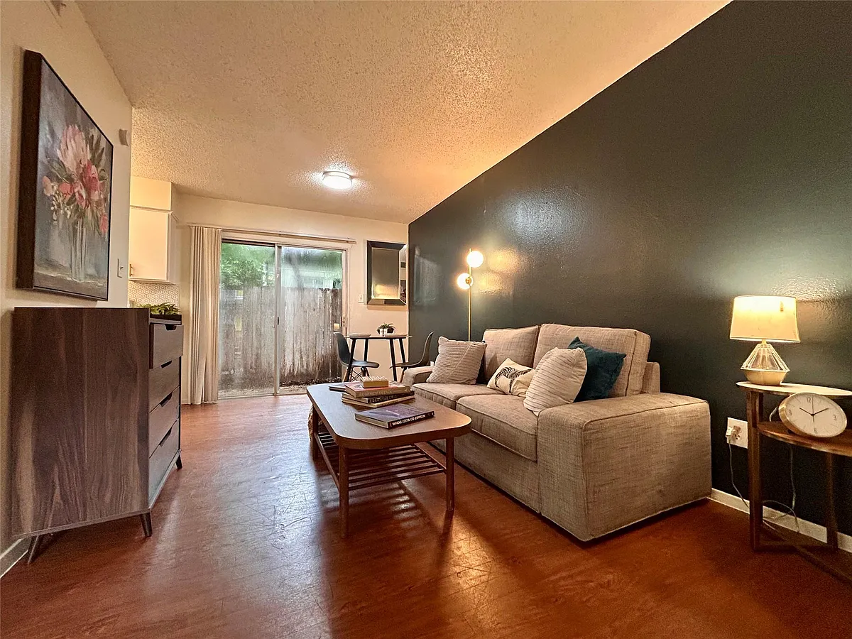 Building Photo - 4209 Avenue B #202