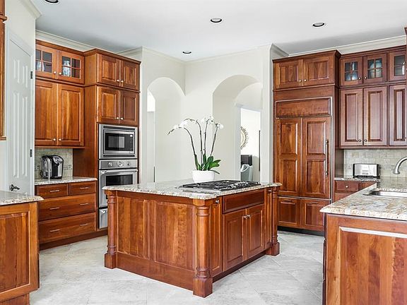 3rd image of 6631 Dogwood Creek Dr
