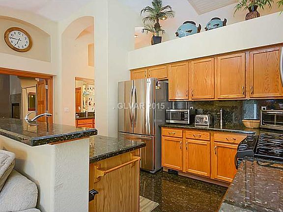 5th image of 1074 Thornfield Ln